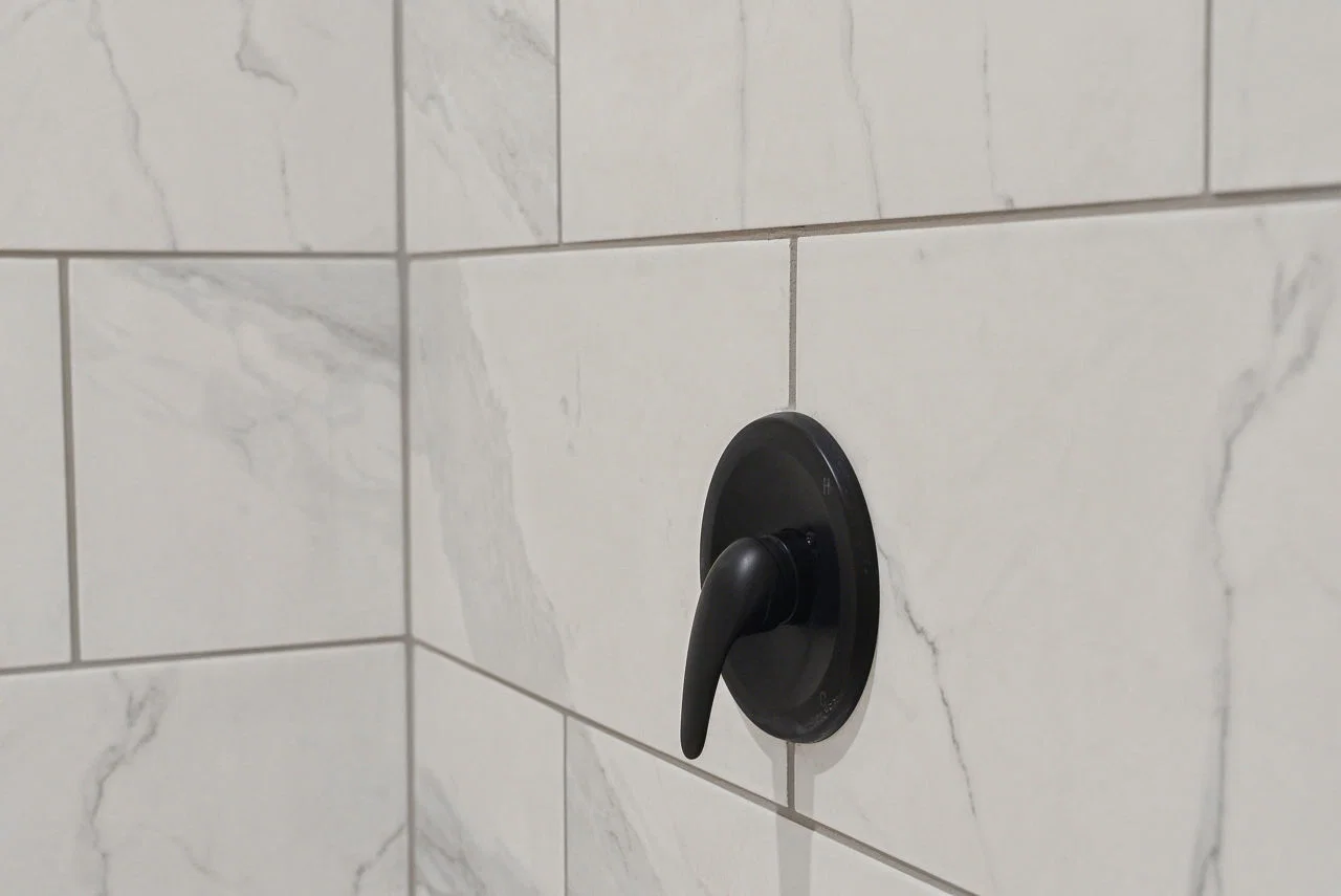 Little sky bathroom home features