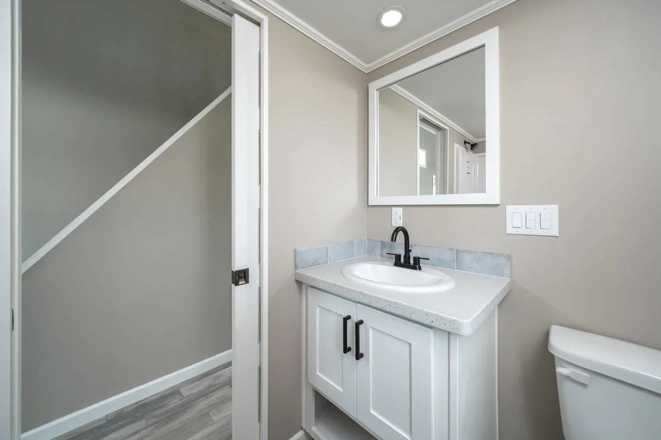 Eagle 11351g bathroom home features