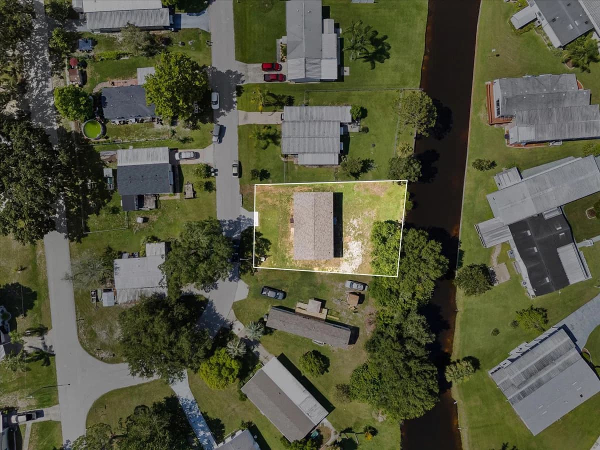 9060 sarah drive, polk city, florida 33868 (sold) exterior home features