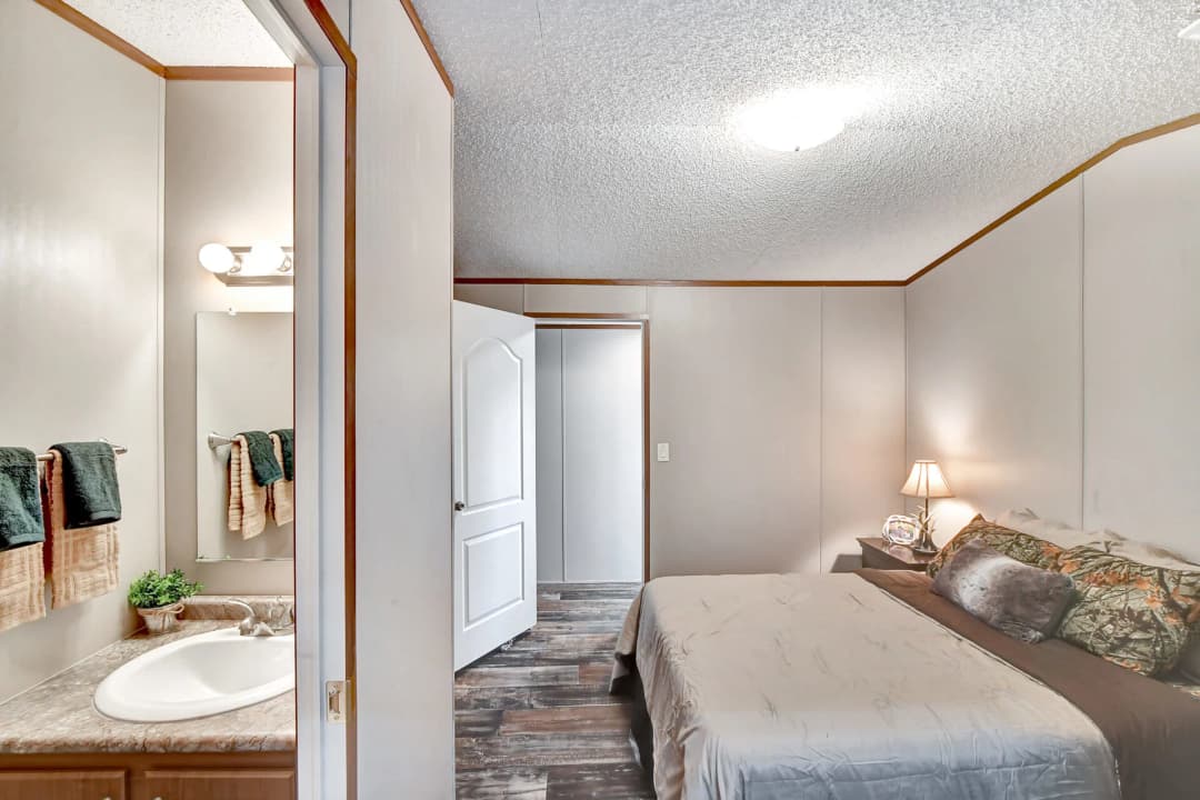 Oilfield bedroom home features