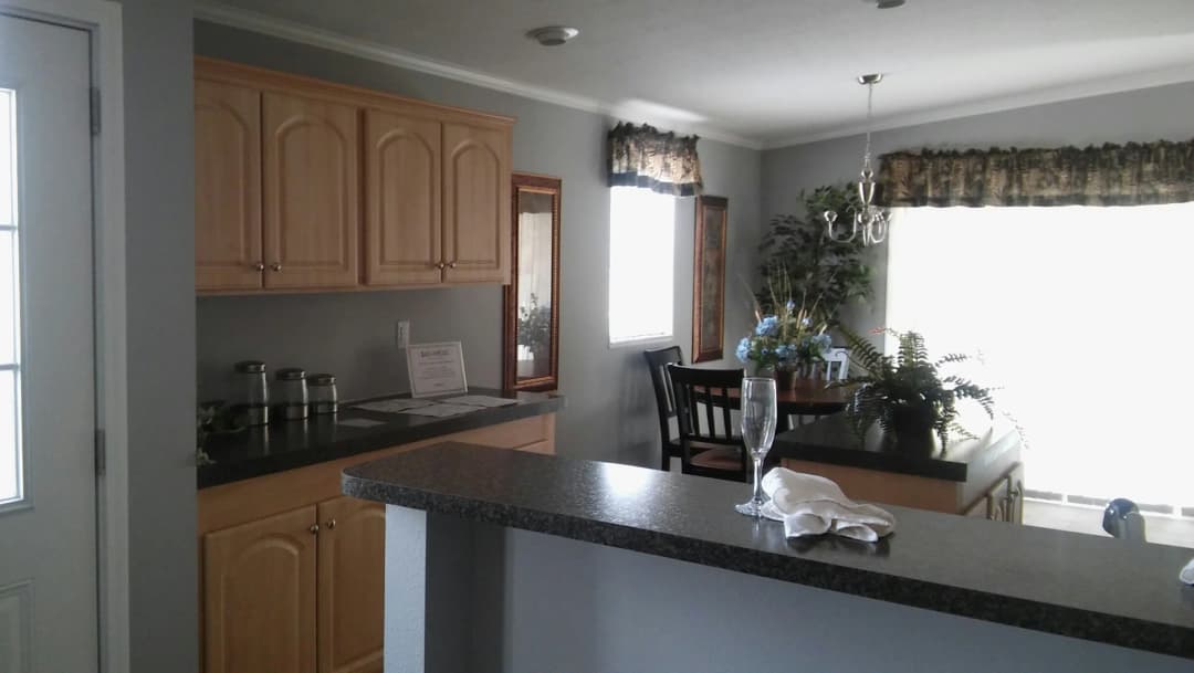 Donna 2844 kitchen home features