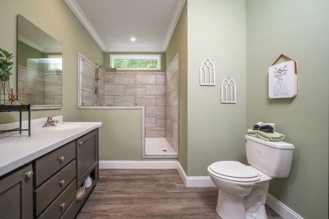 The chariot 24442a bathroom home features