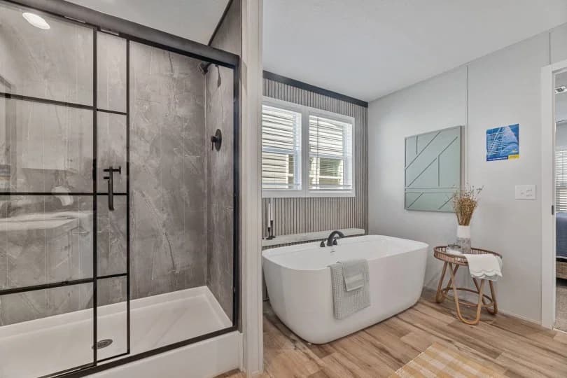 Vivid 28603n bathroom home features
