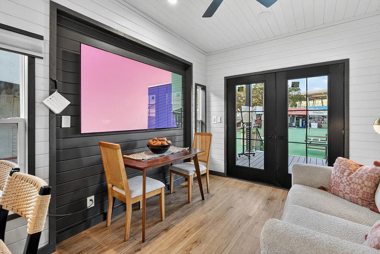 The bungalow 14491a interior home features