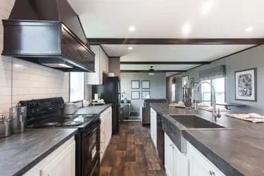 The seaside kitchen home features
