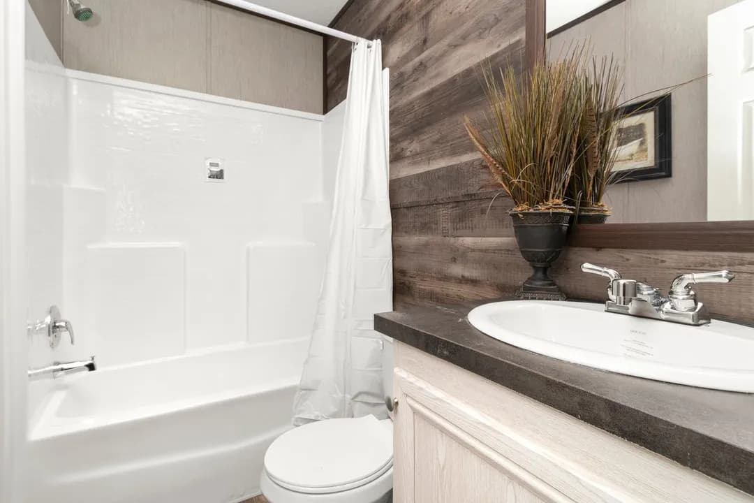 The seaside 3 bathroom home features