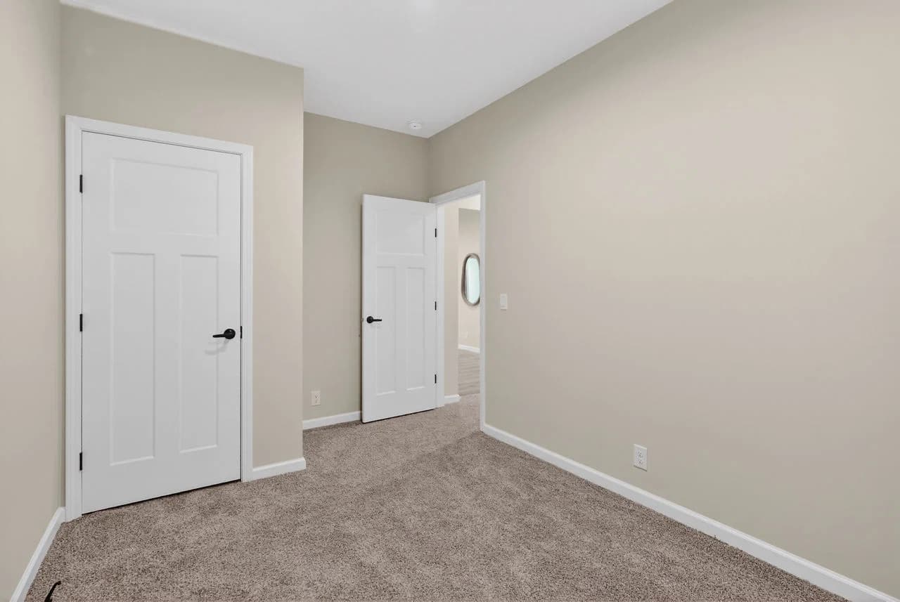 Emerald sky bedroom home features
