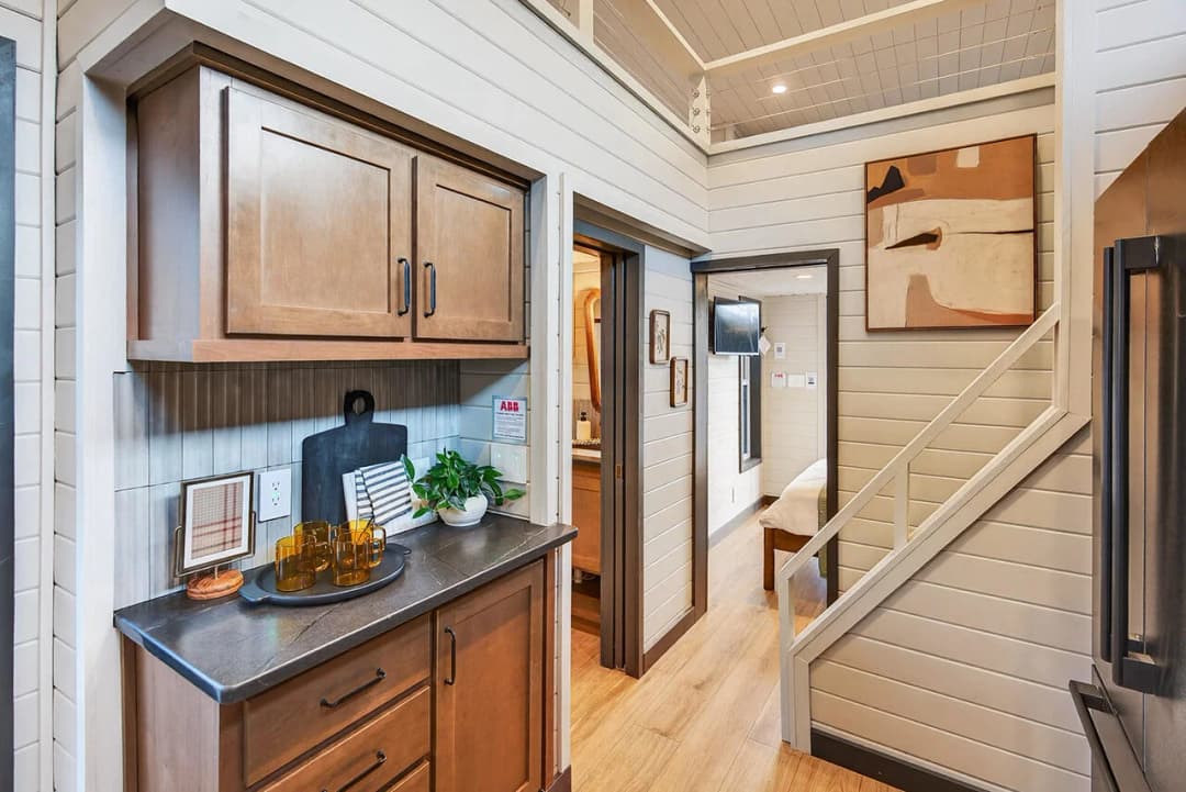 The bungalow 14491a interior home features