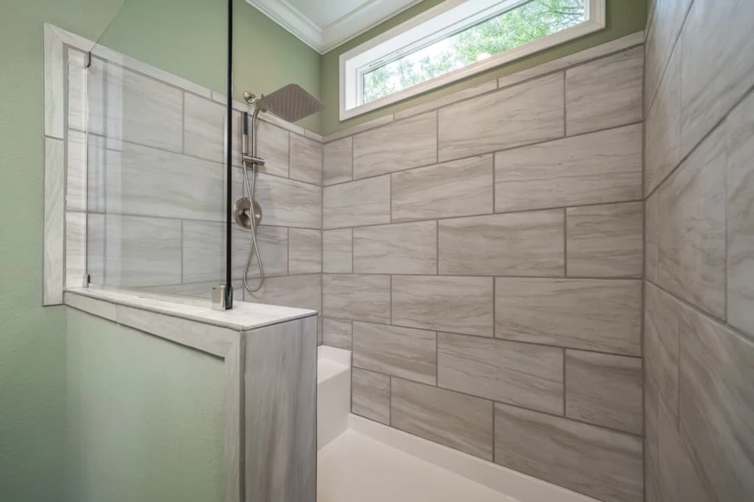 The chariot 24442a bathroom home features