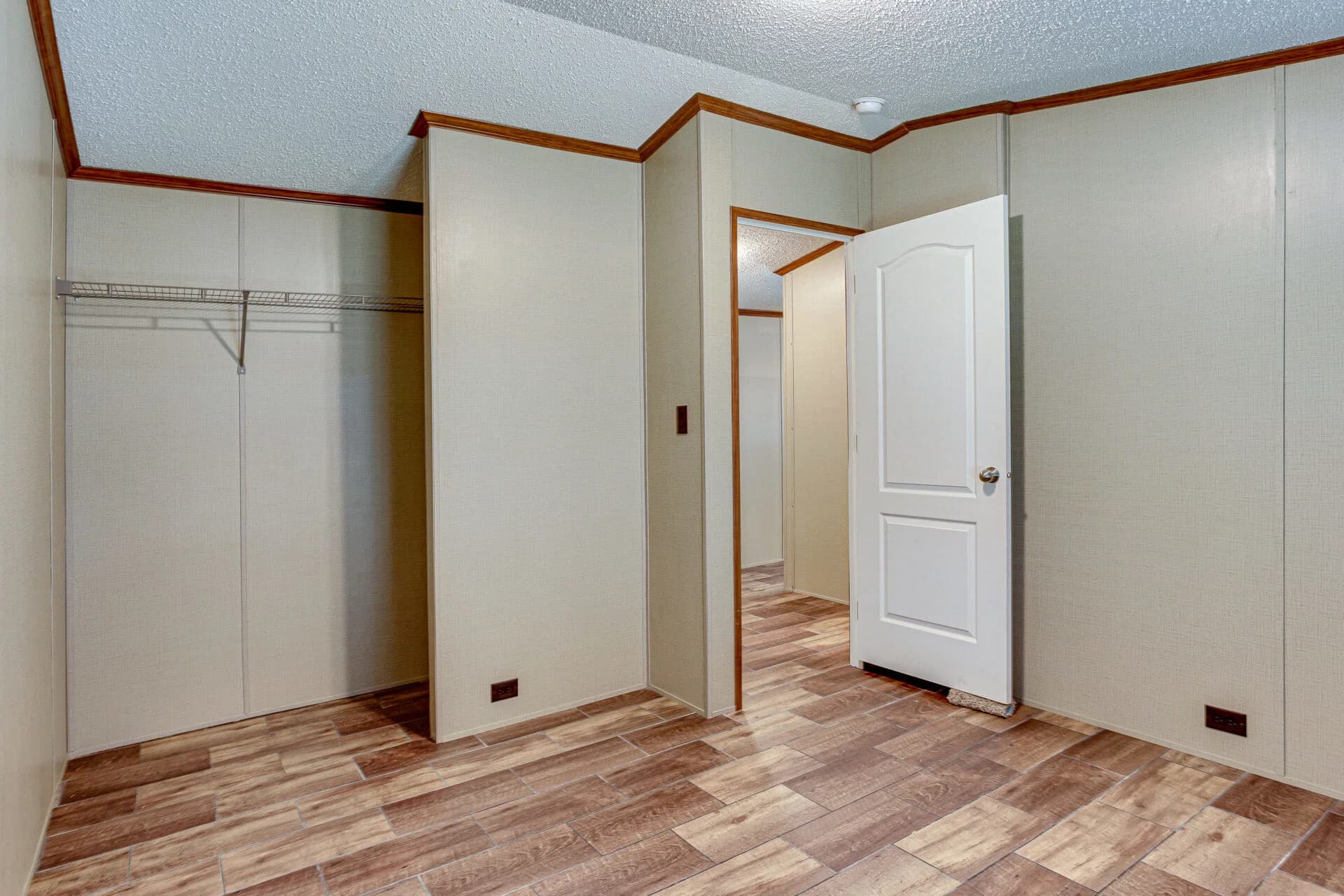 Heritage h-1864-22a bedroom home features