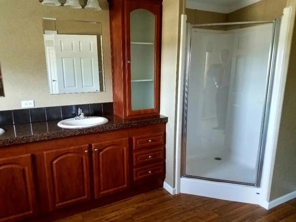 Islander 2856 with den/office bathroom home features