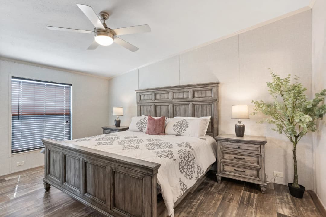 Heritage h-3272-43a bedroom home features