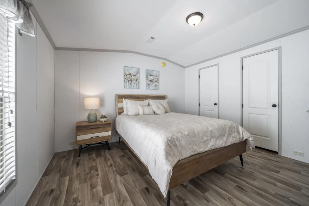 Heritage h-1660-21fka bedroom home features