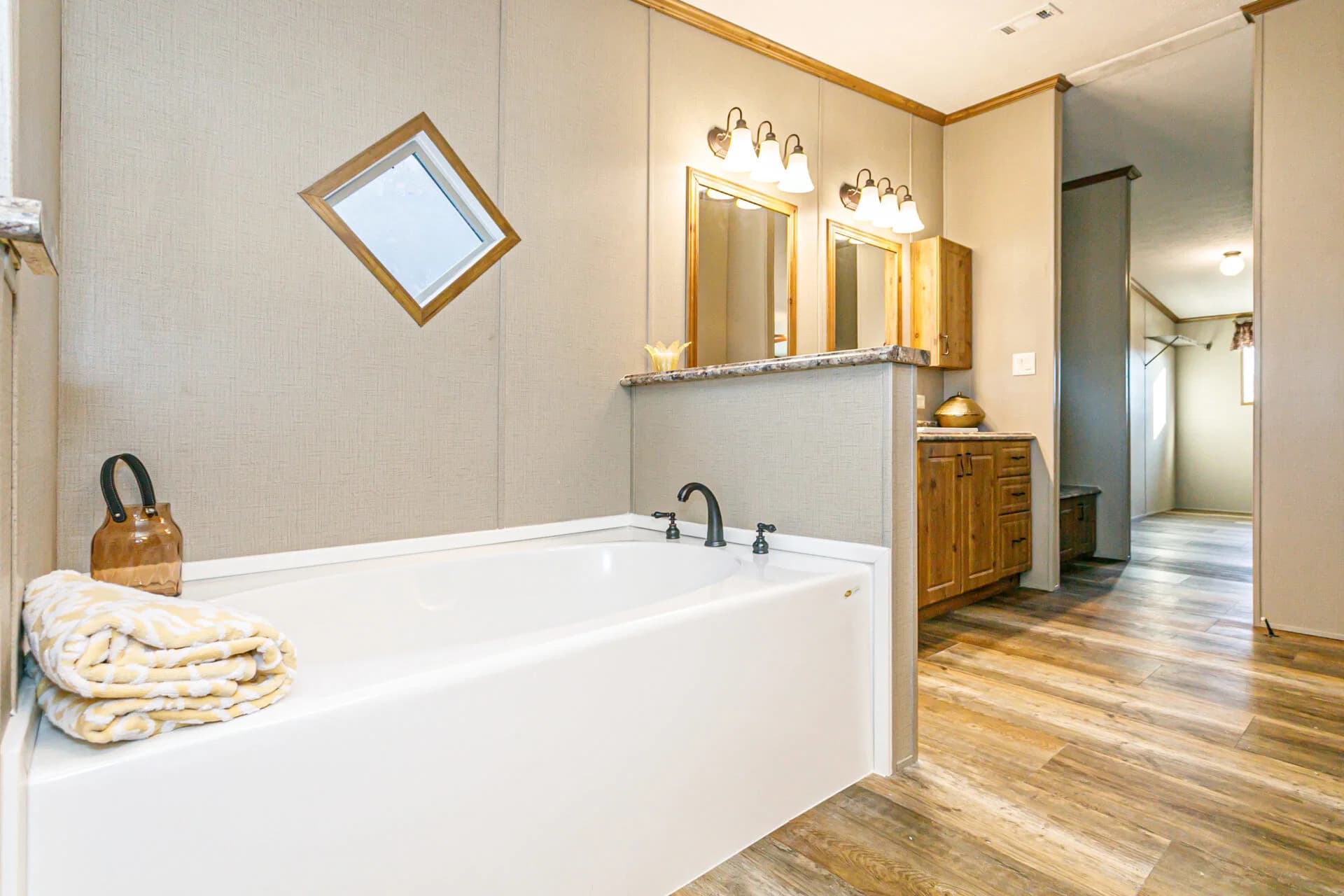 Doublewide h-3672-43a bathroom home features