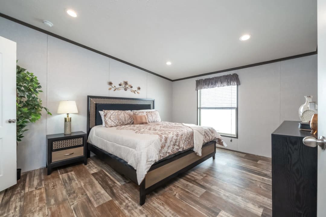 Select s-3256-42a bedroom home features