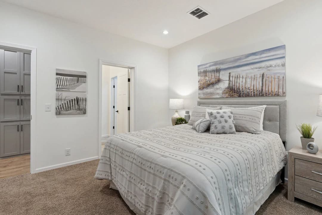 Little sky bedroom home features