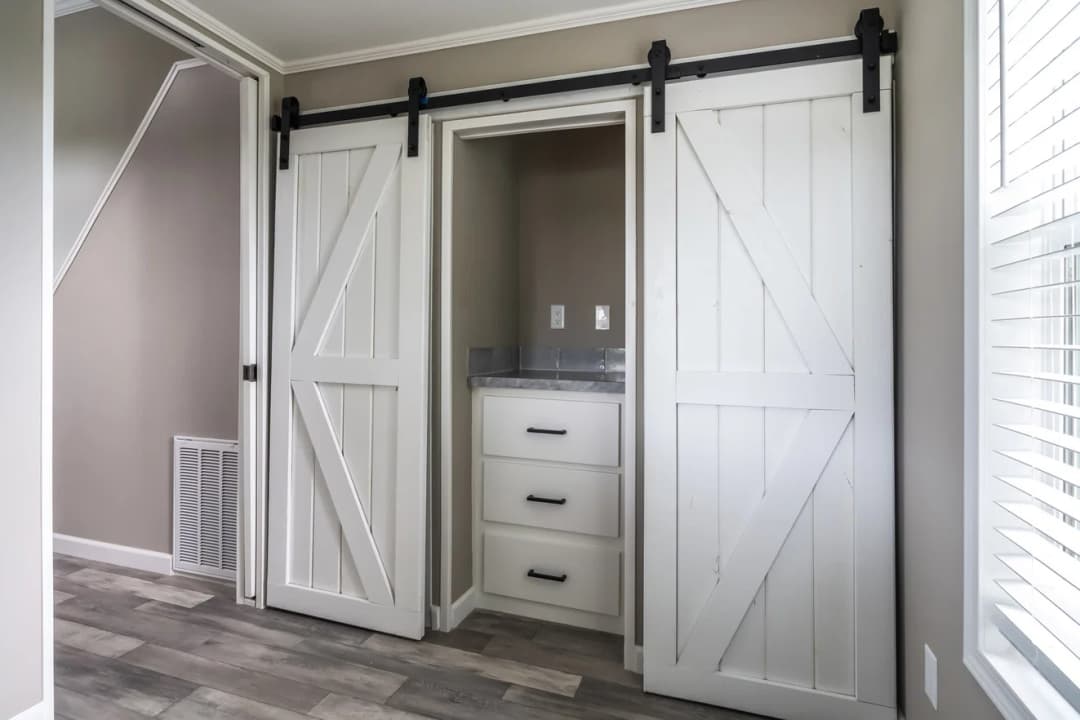 Eagle 11351g interior home features