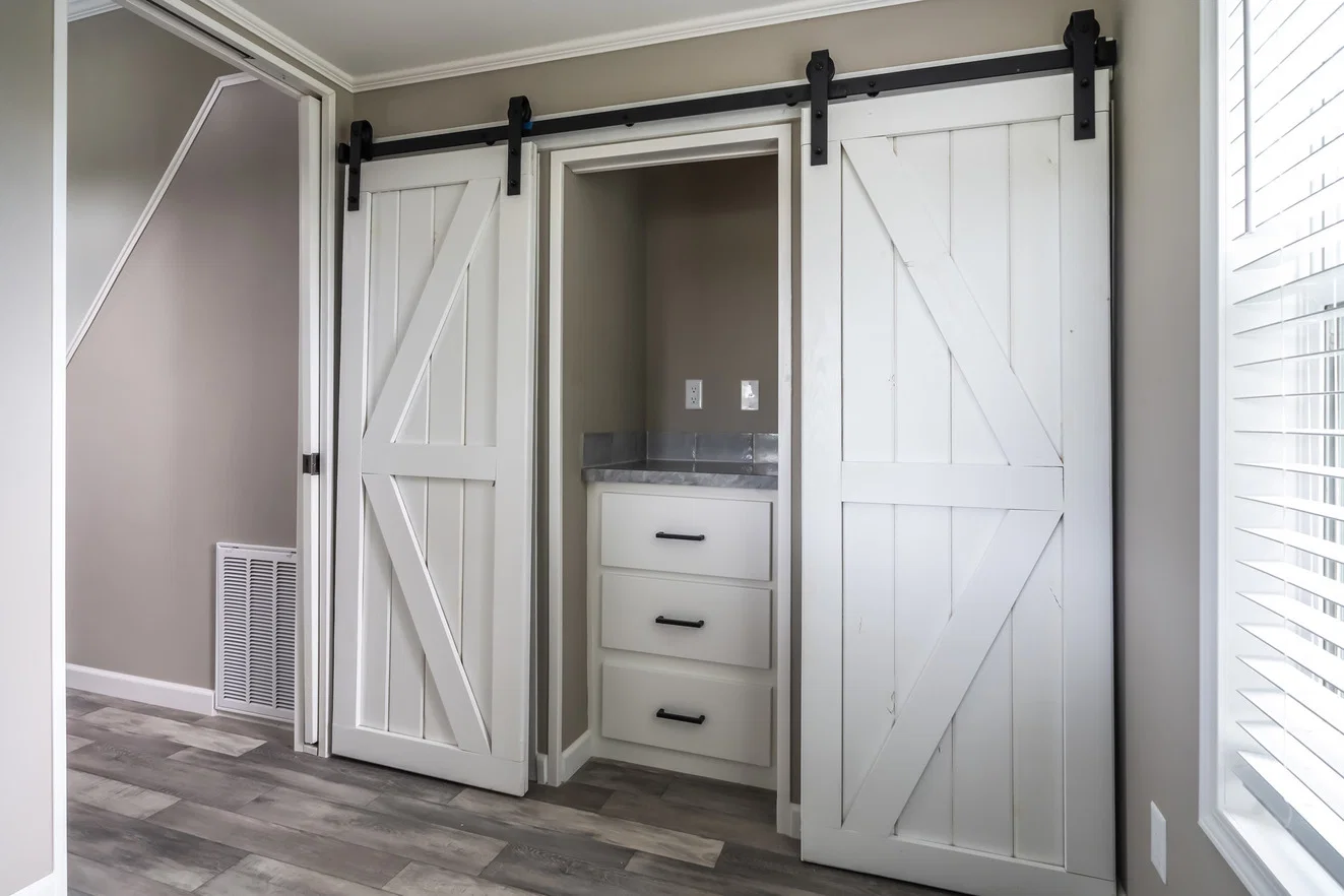 Eagle 11351g interior home features