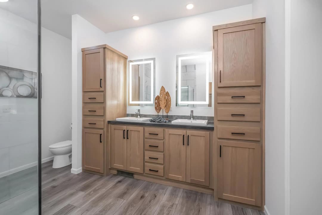 Big sky bathroom home features