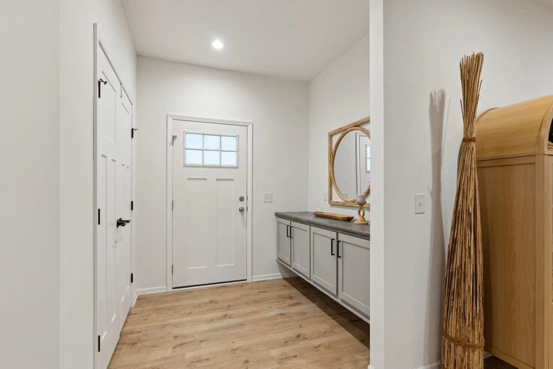 Little sky interior home features