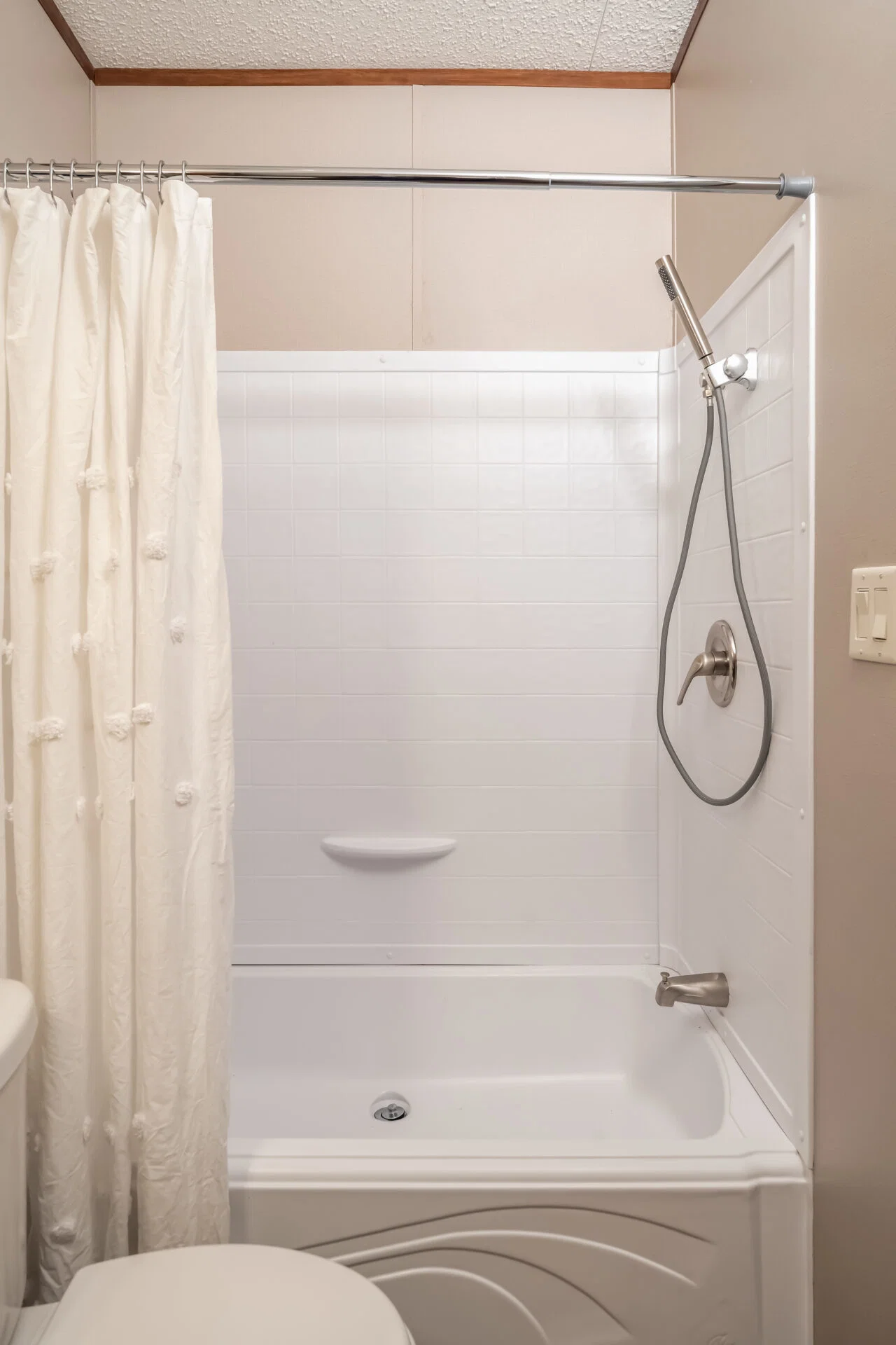 Classic c-1664-32c bathroom home features