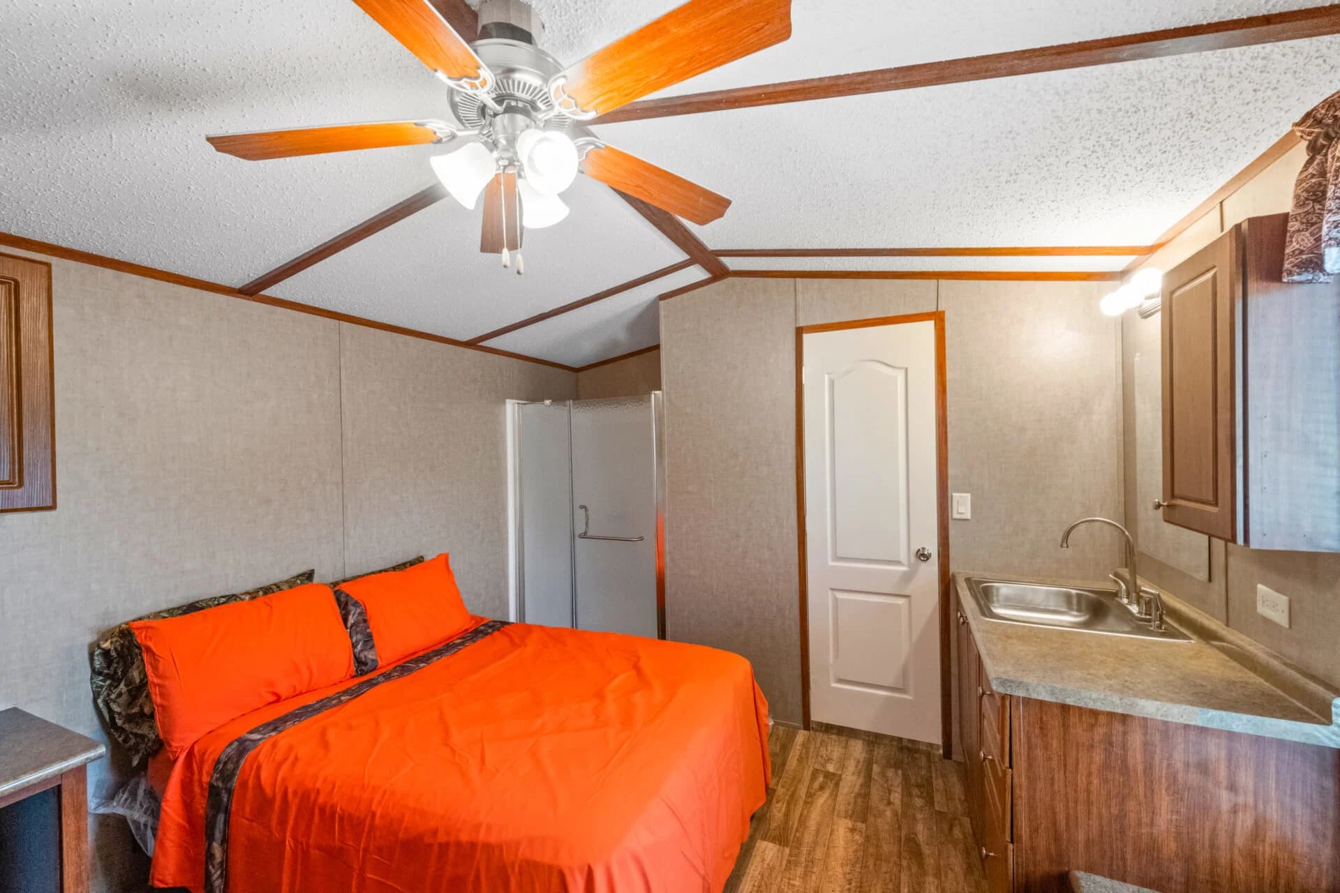 Select s-1234-32a bedroom home features