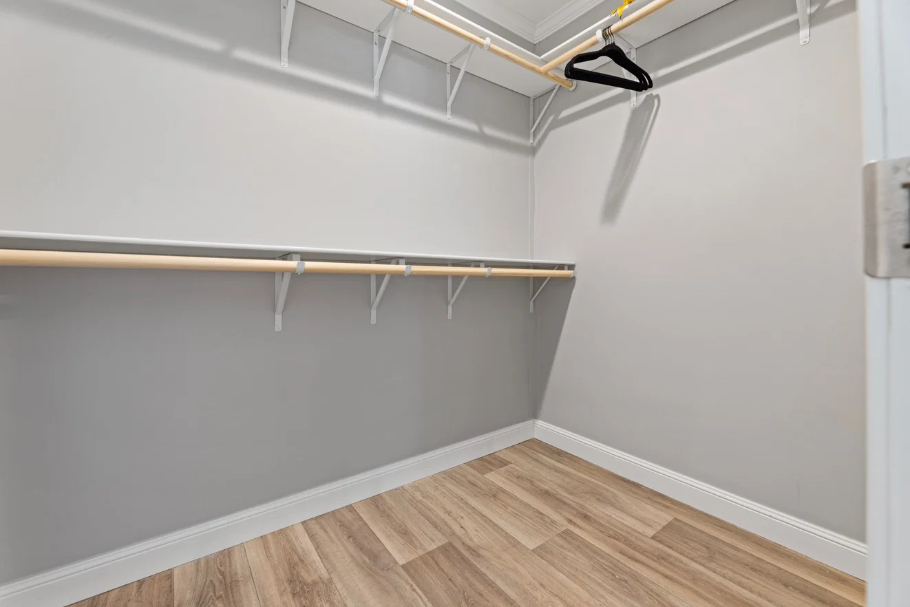 Roanoke duplex bedroom home features