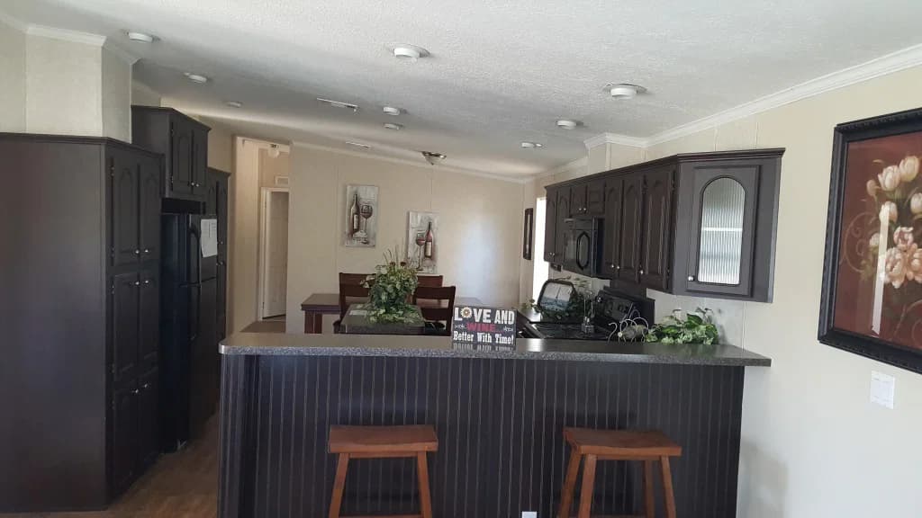 Ryan 2864 kitchen home features