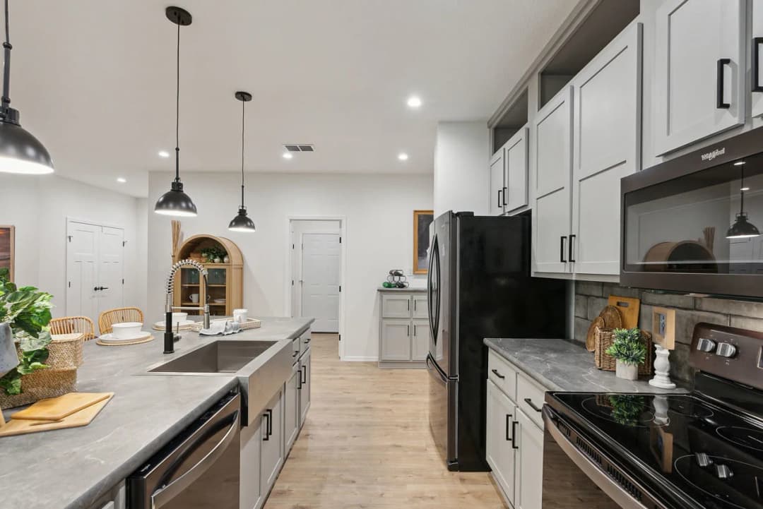 Little sky kitchen home features