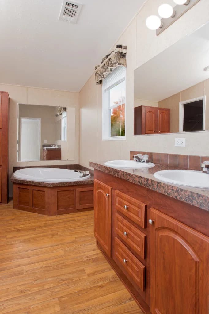 Riley 3252 plus bathroom home features