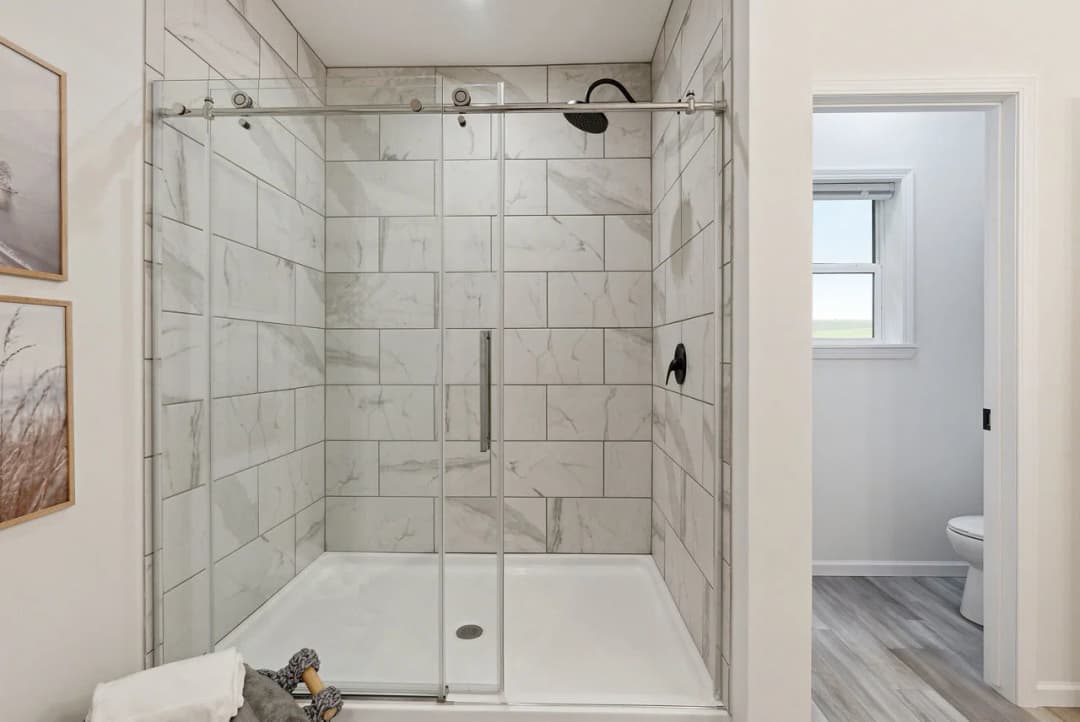 Little sky bathroom home features