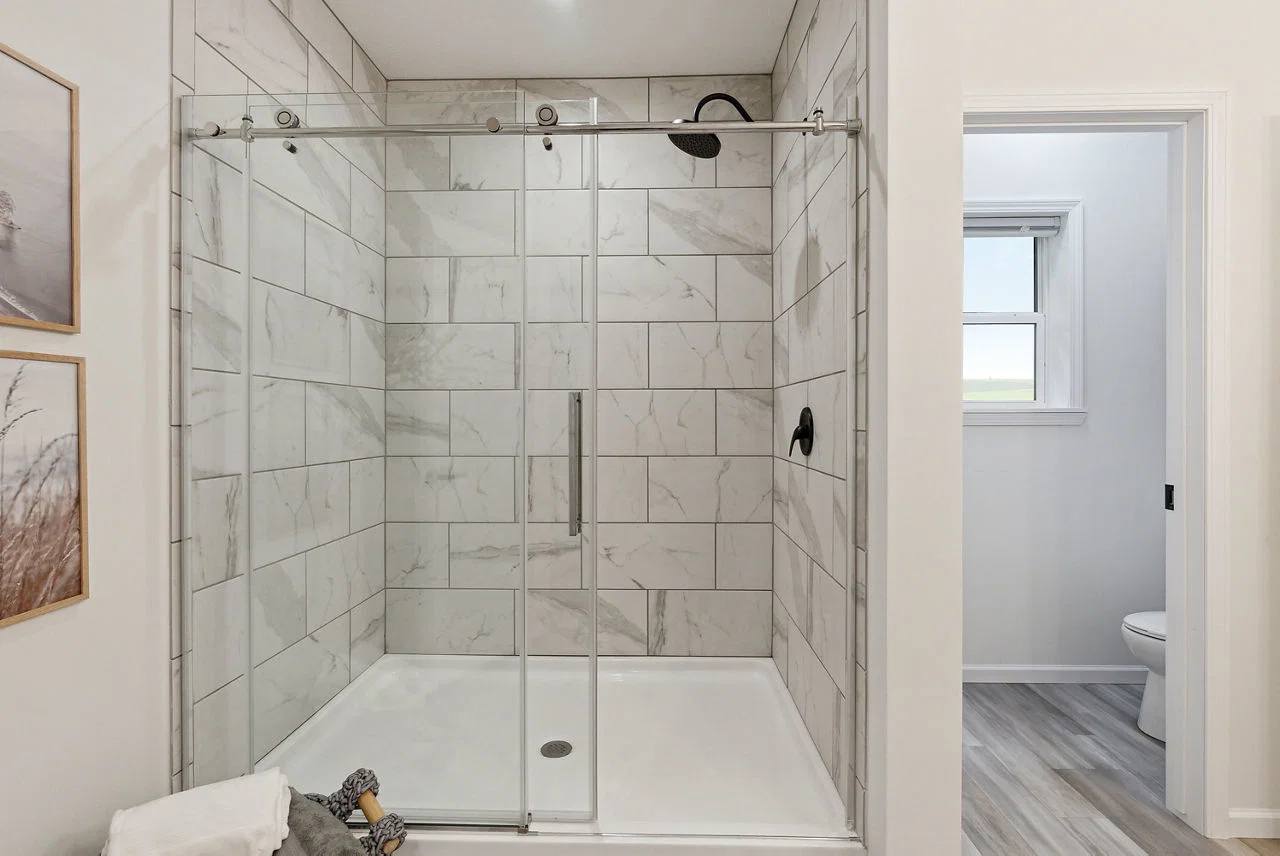 Little sky bathroom home features