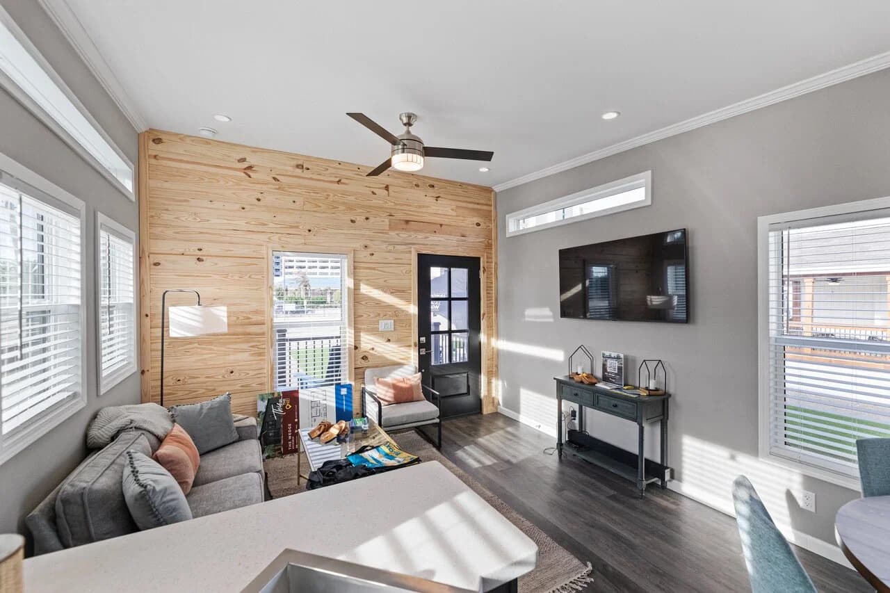 Wedge 13442s interior home features