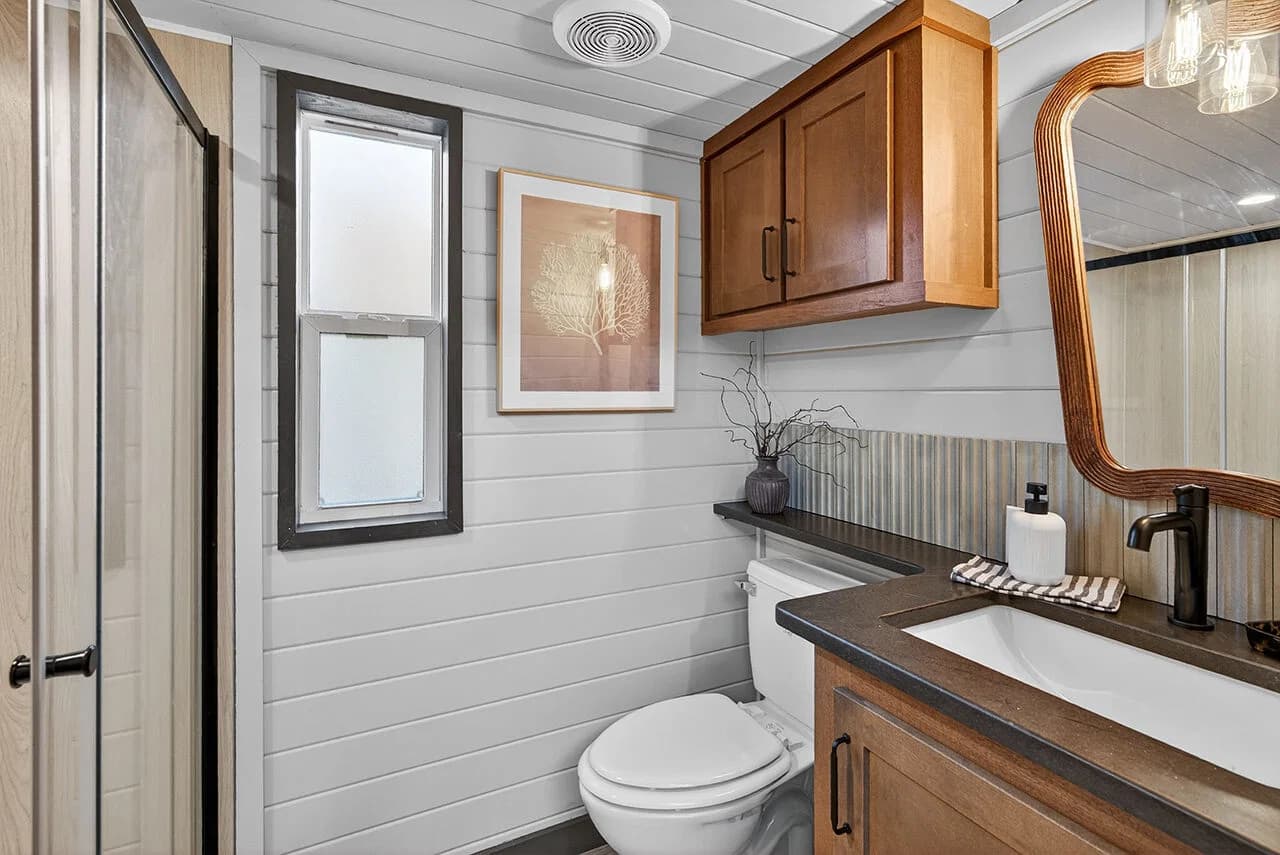 The bungalow 14491a bathroom home features