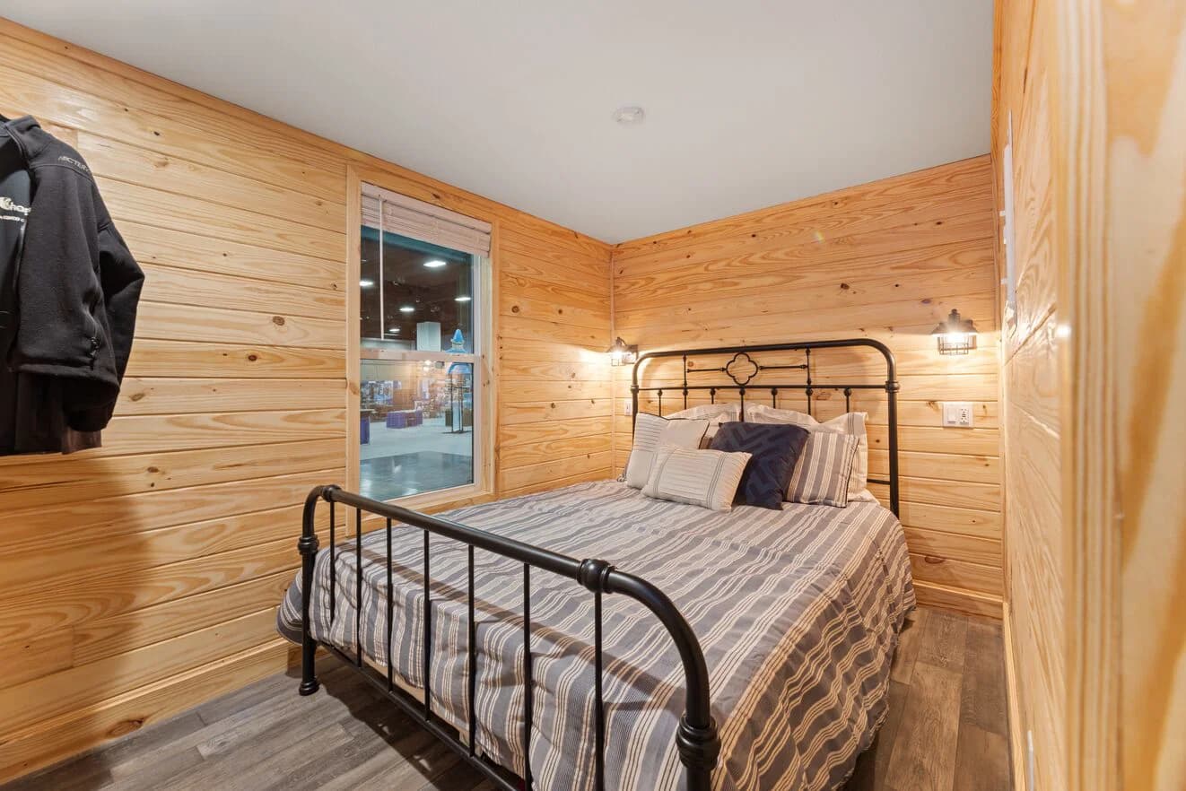 Eagle loft 13291p bedroom home features