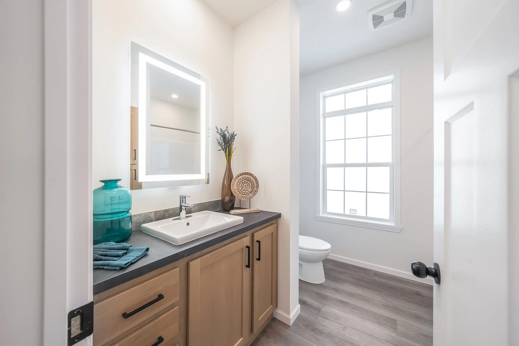 Big sky bathroom home features