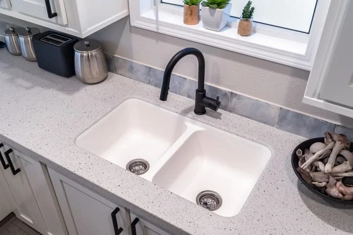 Eagle 11341a kitchen home features