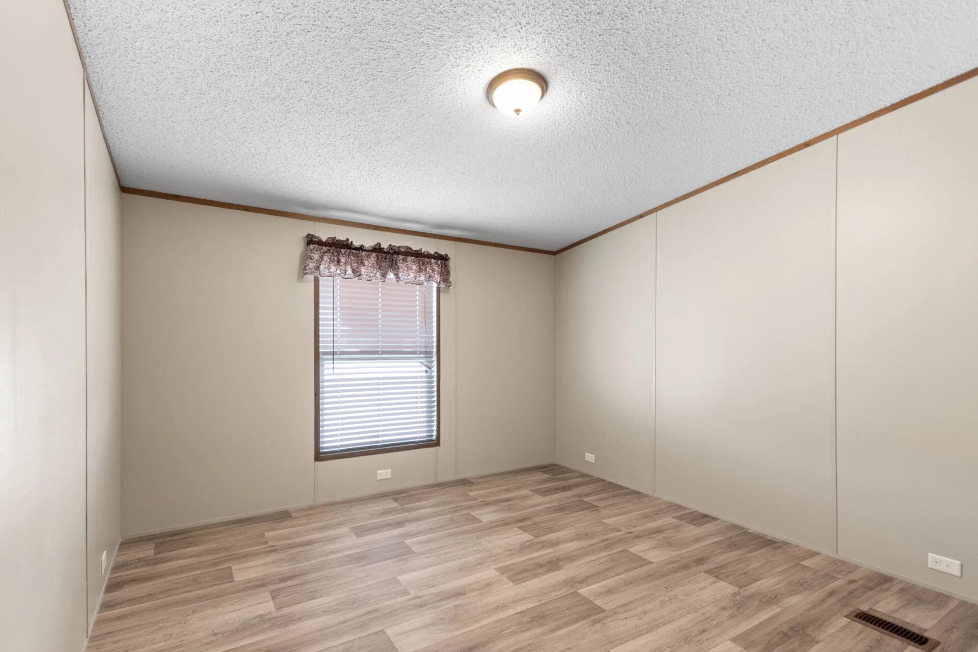 Heritage h-3260-32a bedroom home features