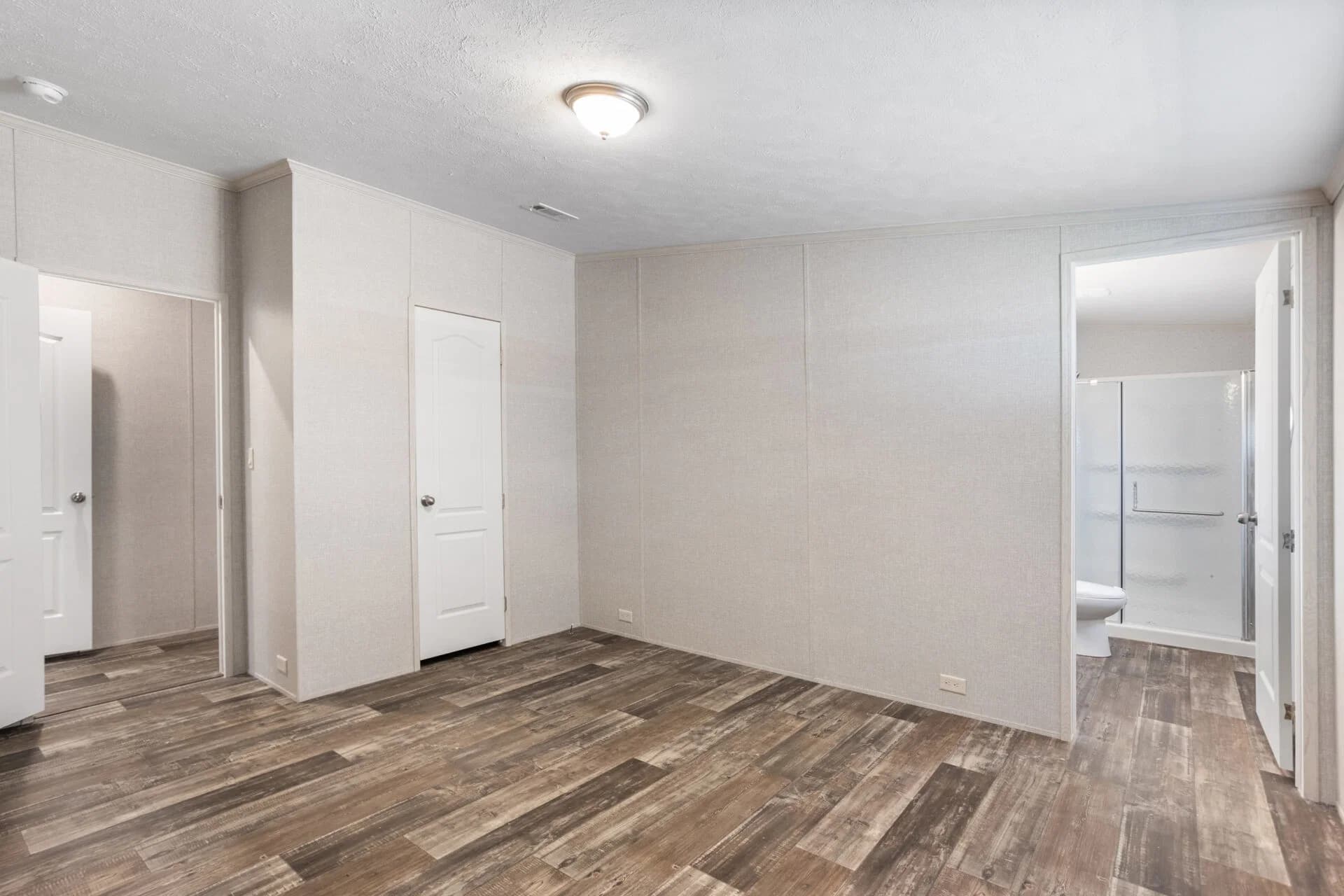 Heritage h-3272-43a bedroom home features
