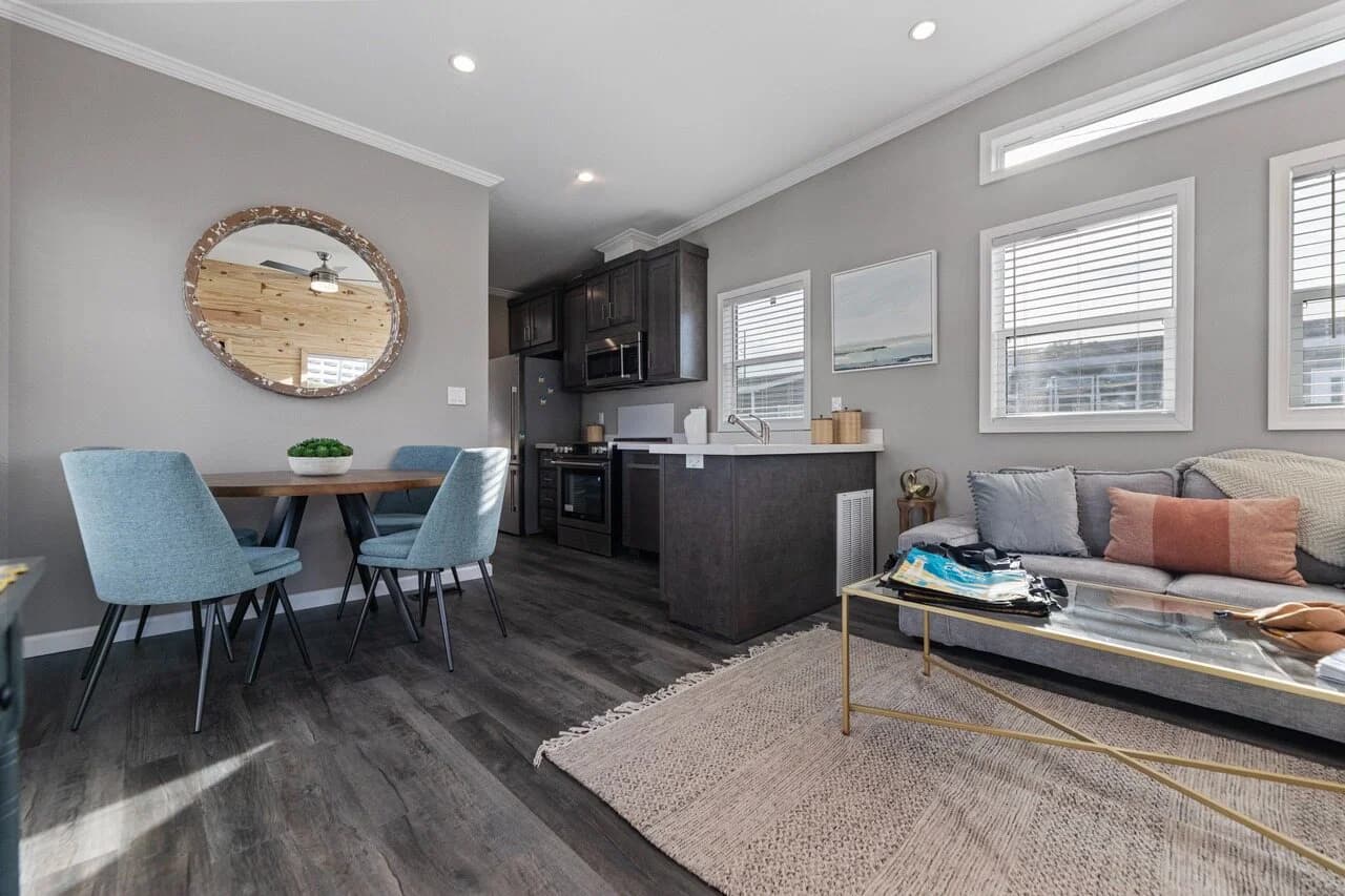 Wedge 13442s interior home features