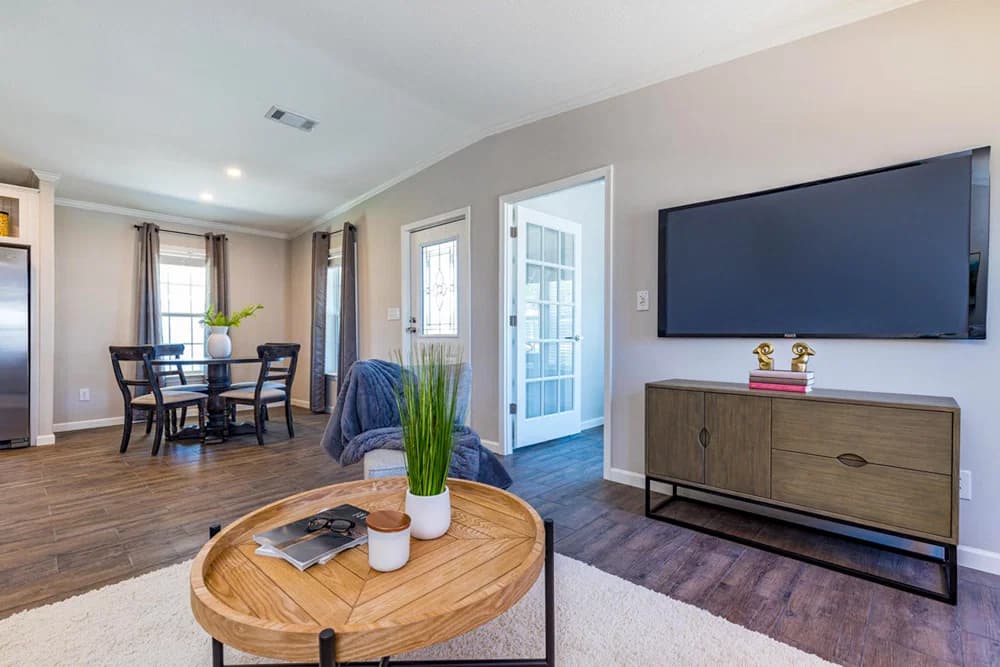 Yarbo interior home features