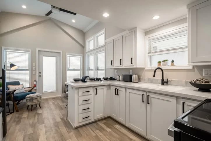 Eagle 11341a kitchen home features