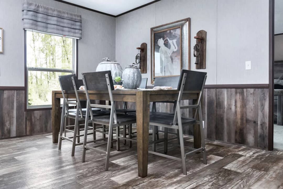The shoreline interior home features