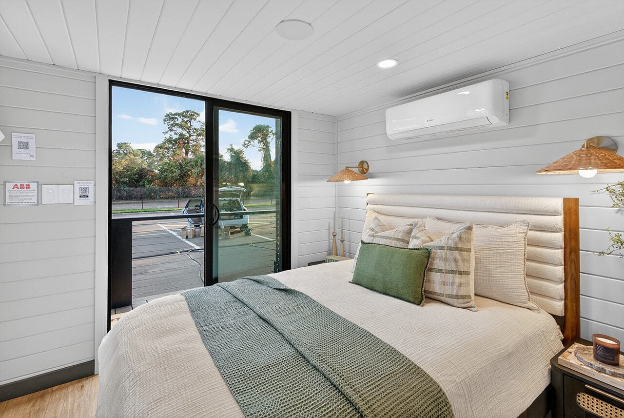 The bungalow 14491a bedroom home features