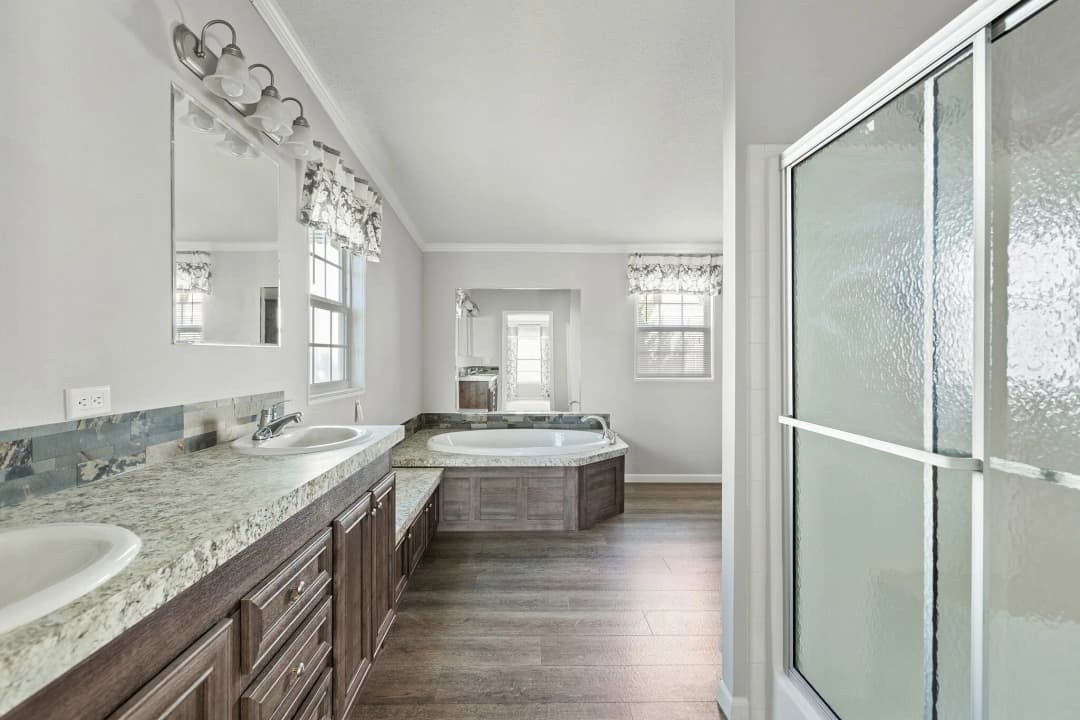 Adrian 3272 bathroom home features