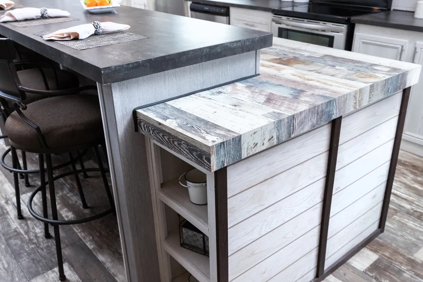 The shoreline kitchen home features