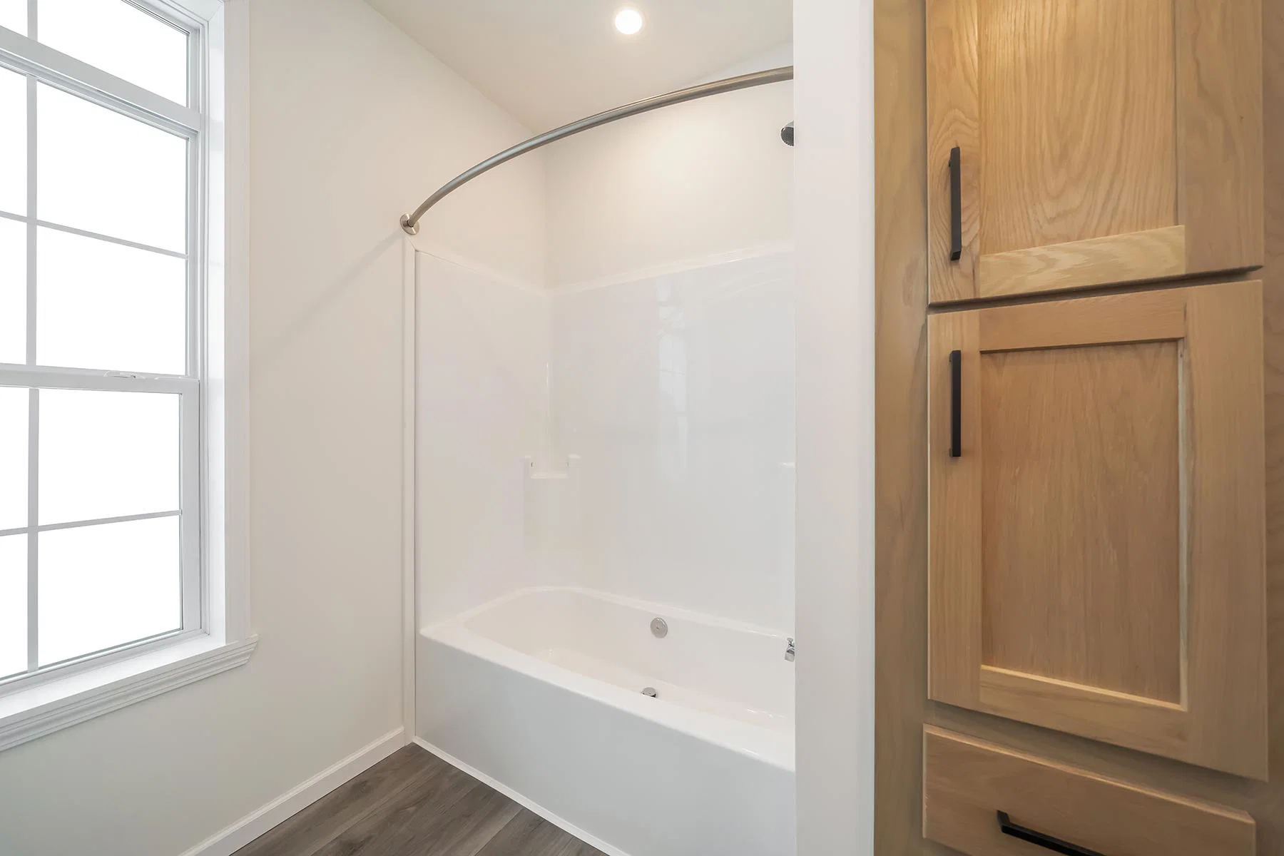 Big sky bathroom home features