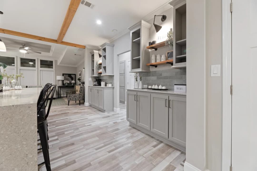 Isla ii 42484a interior home features