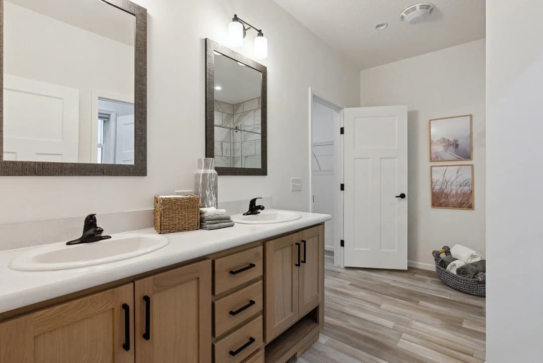 Little sky bathroom home features