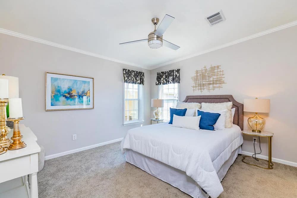 Yarbo bedroom home features